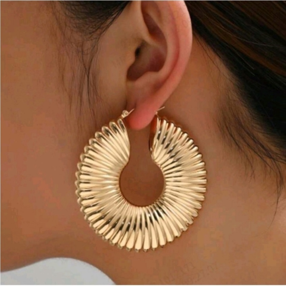 Sculpted Gold Ribbed Hoop Earrings - Picture 2 of 4